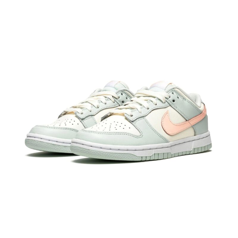 Nike Dunk Low Wmns Barely Green