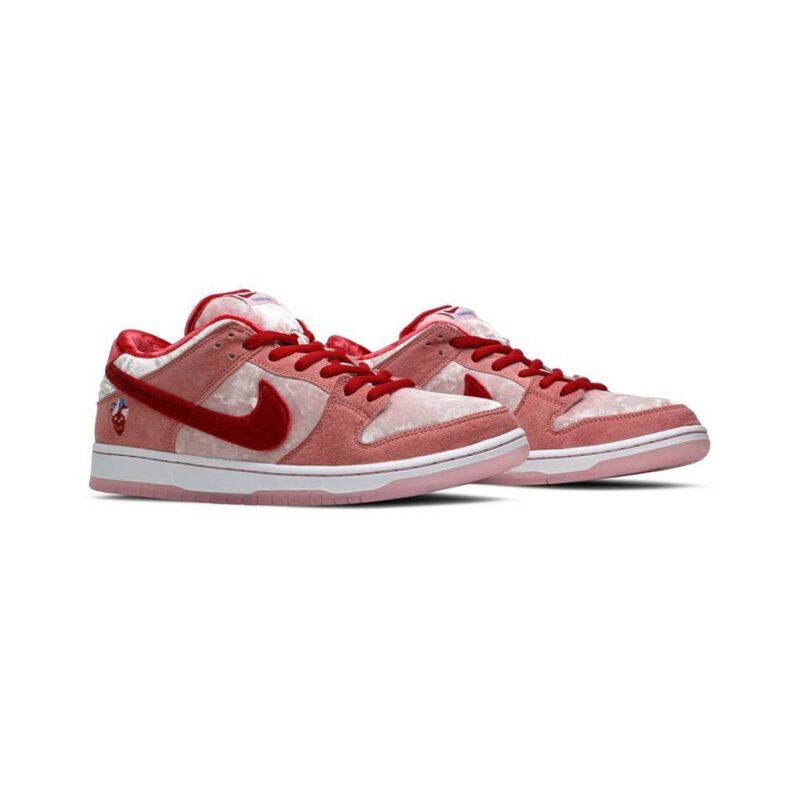 Strangelove X Dunk Low Sb Valentine S Day Ct2552-800