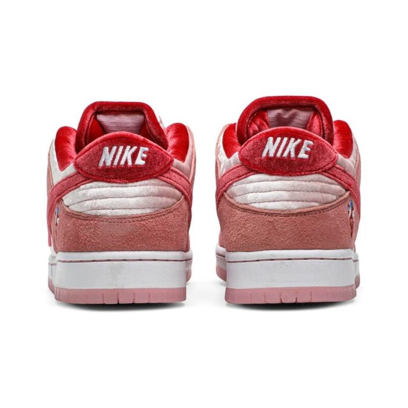 Strangelove X Dunk Low Sb Valentine S Day Ct2552-800